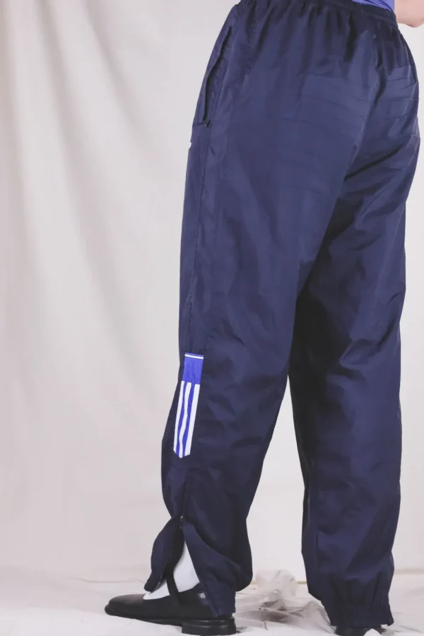 Erika Adidas Y2K-verkkarit