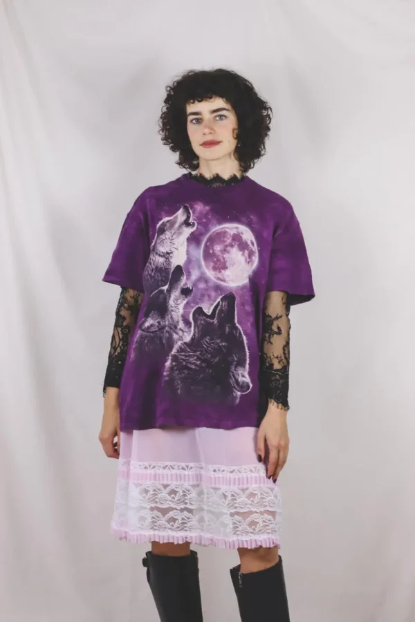 Purple wolf t-paita
